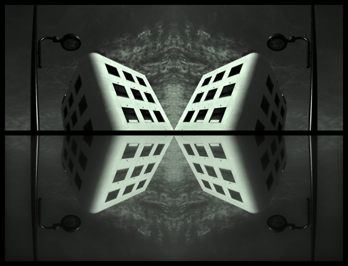 4 architettura quadrangolare una linea in mezzo e riflesso.jpg