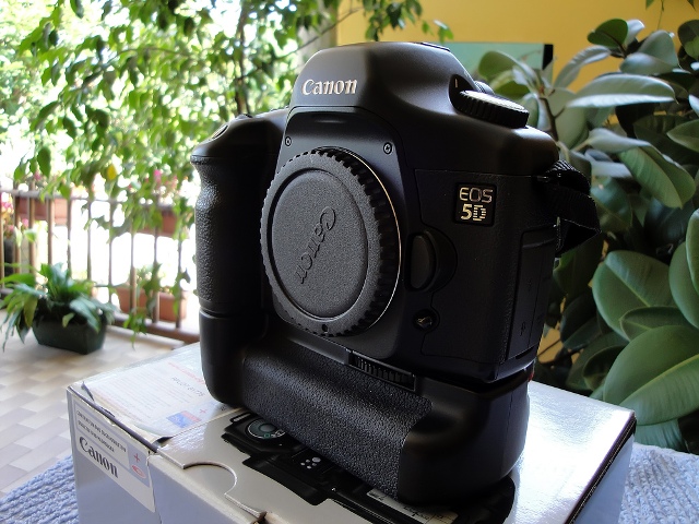 5d-+-battery-grip..jpg