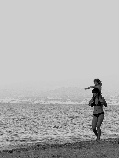 A-passeggio-sulla-mamma-bw.jpg