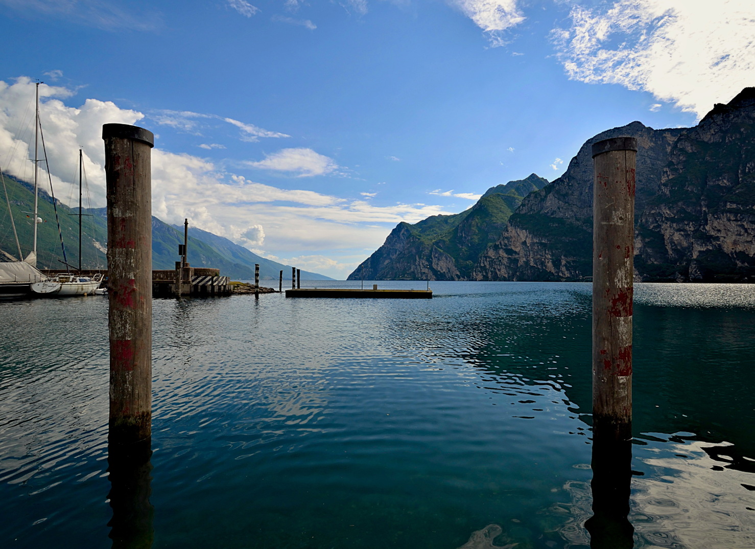 Acqua e linee.jpg