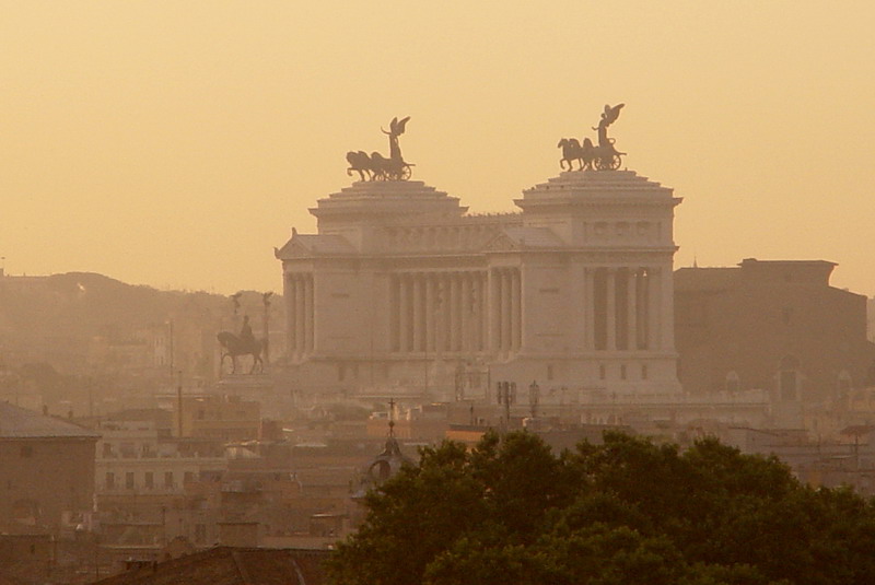 alba sull'altare_ridimensionare.jpg