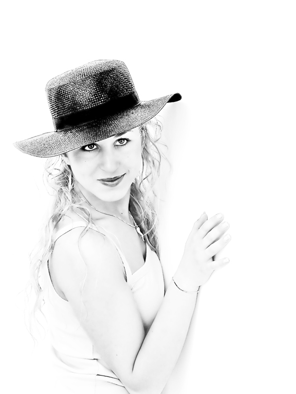 Anastasia-DSC04545-b&n-new.jpg