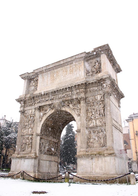 arco-traiano-innevato_.jpg