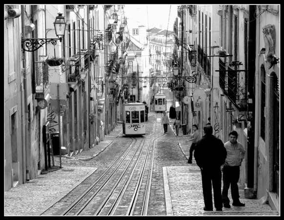 Ascensor-da-Bica-em-branco-.jpg