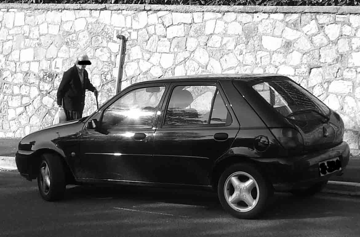 auto b&w.jpg