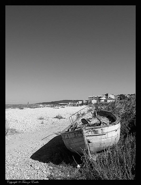 barca solitaria.jpg