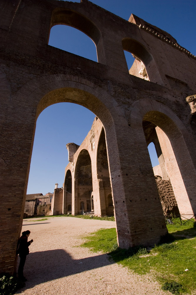 Basilica-di-Massenzio-2.jpg