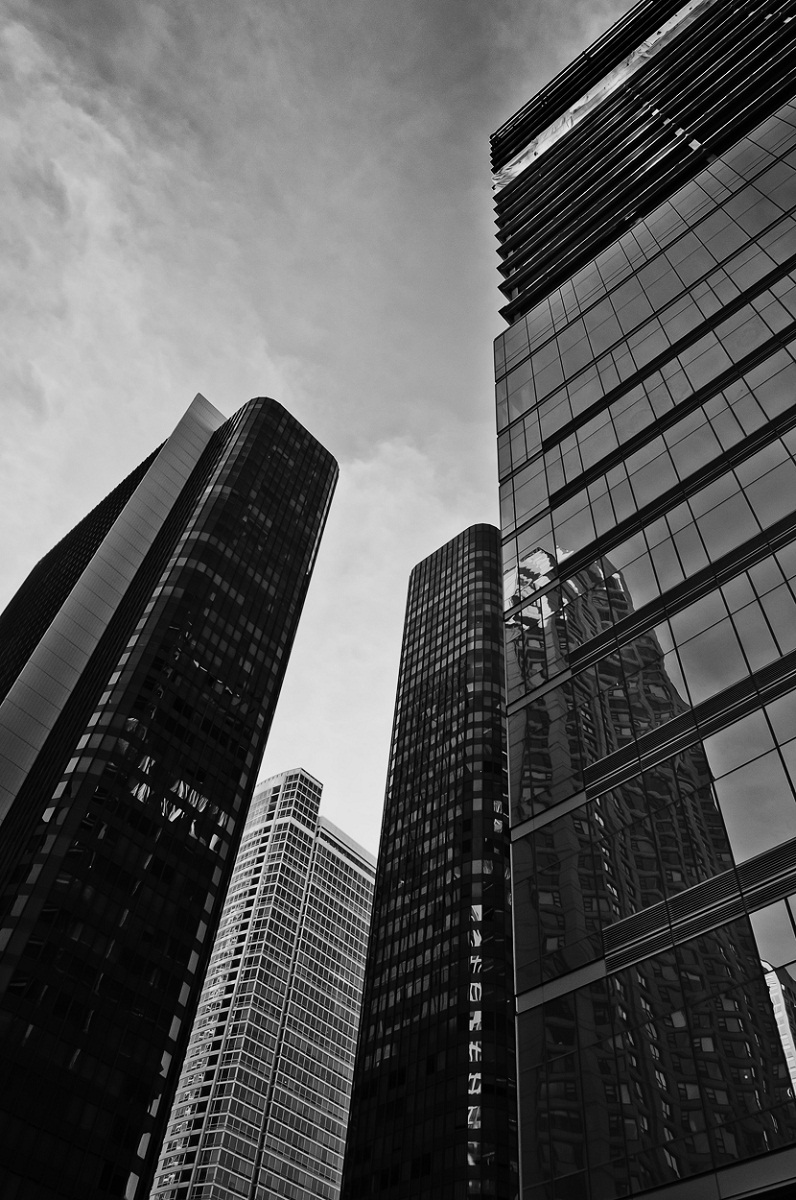 Between the Giants (Chicago downtown)_rev01.jpg