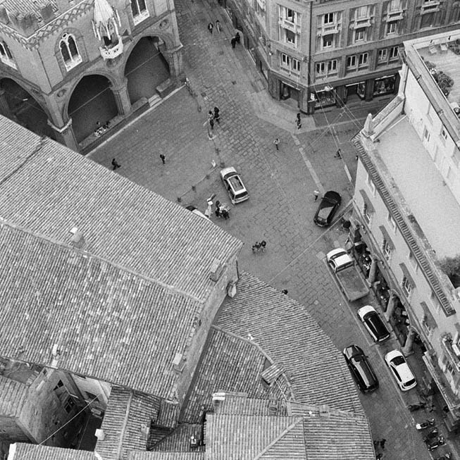 Bolognadramaticsquare.jpg