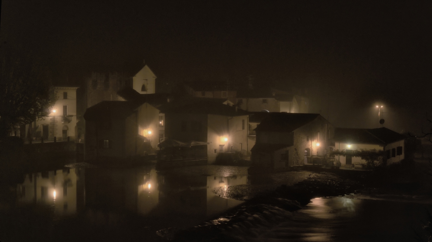 borghetto notturna 16-9 1500.jpg