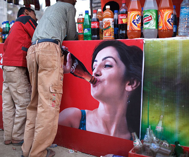Breathtaking-street-photography-by-Maciej-Dakowicz.png
