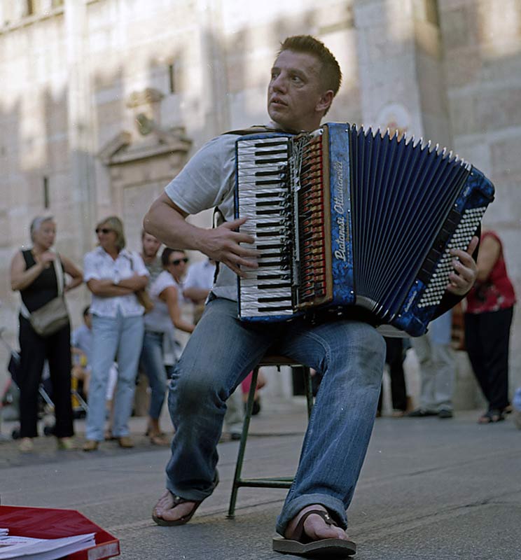 Busker1-copycolor.jpg