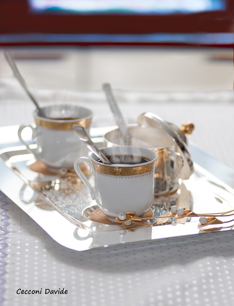 caffè servito ambientato.jpg