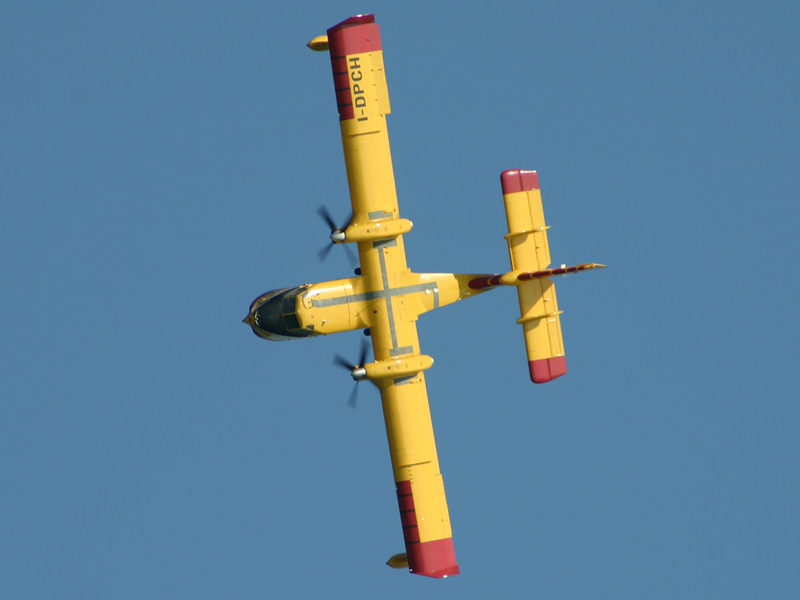 canadair1.jpg