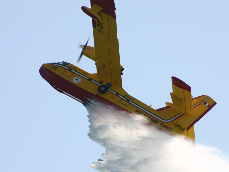 canadair2.jpg
