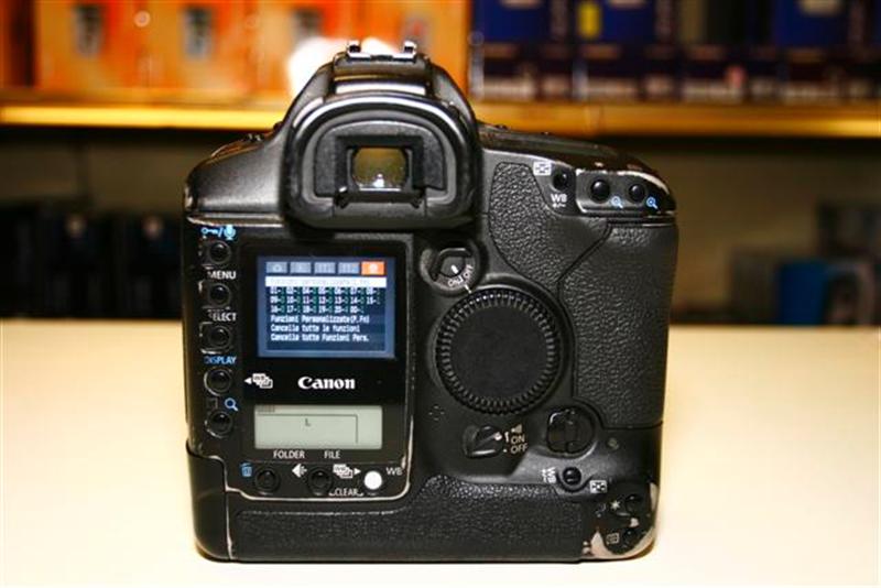 Canon 1Ds Mark II_2 (Medium).JPG