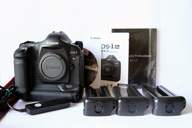 Canon 1DS Mark II (1).jpg