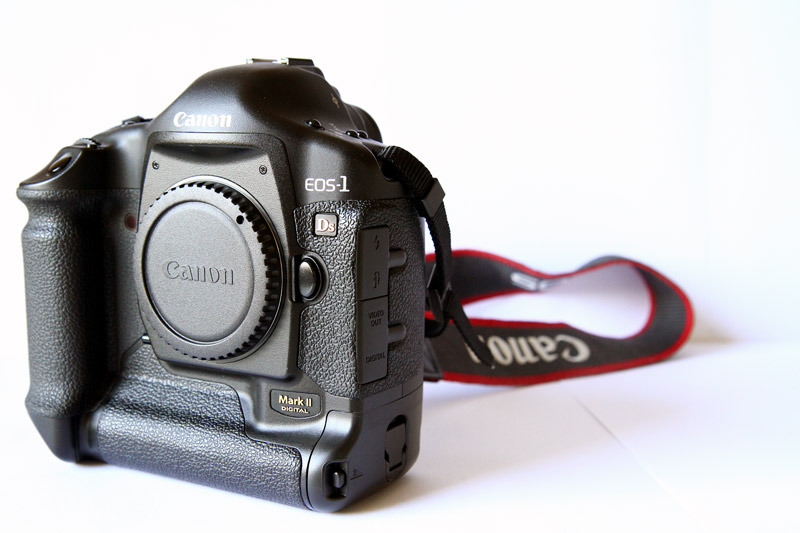 Canon 1DS Mark II (6).jpg