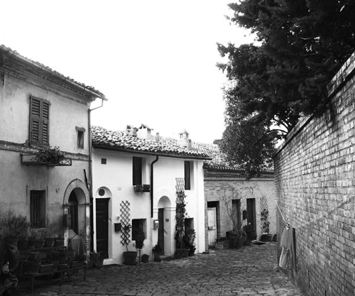 casetta bn.jpg