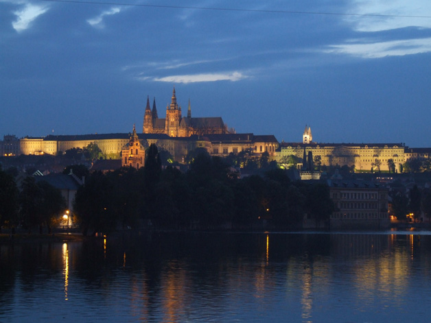 castello-di-praga-by-night.jpg