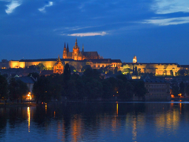 castello-di-praga-by-night_.jpg