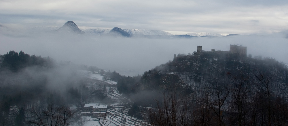 castello-nella-nebbia1.jpg