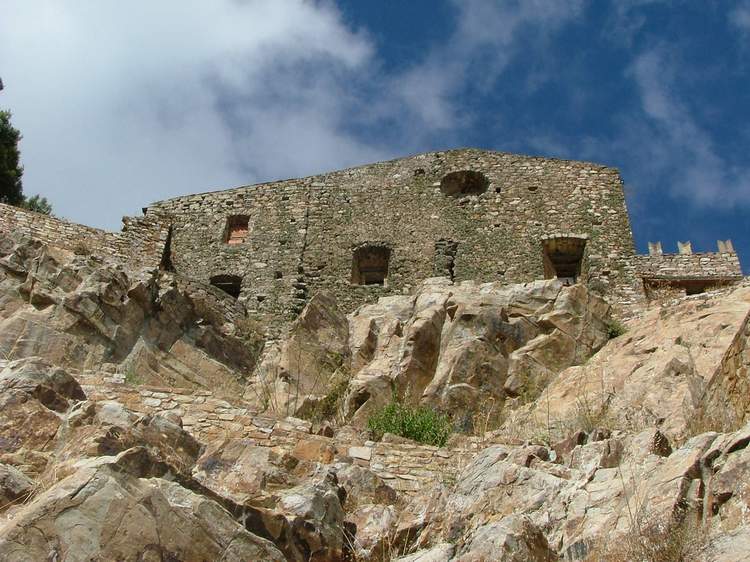 Castello di Geraci Siculo Color.JPG