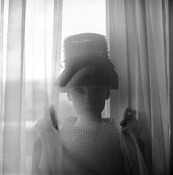 cecil_beaton_audrey_hepburn_january_1960.jpg