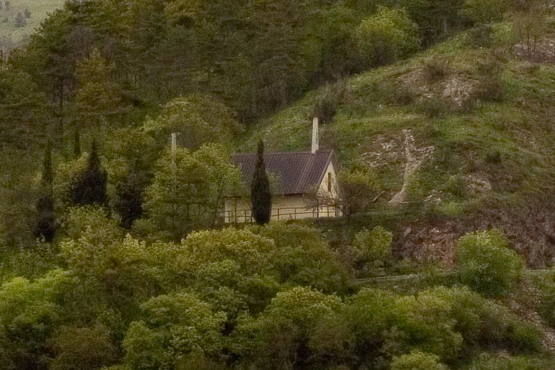 chiesetta_iso_400_s1_200_70mm_f4_crop_115.jpg