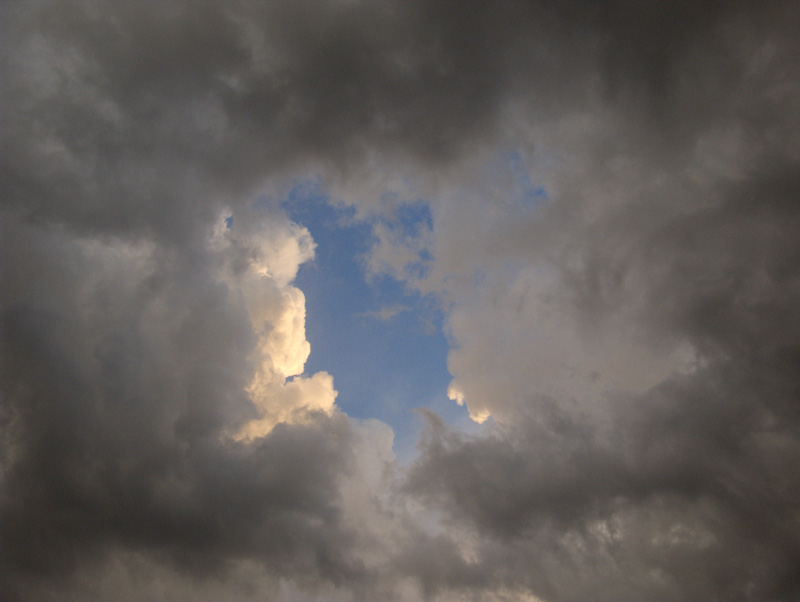 Cielo-blu-sopra-le-nuvole.jpg