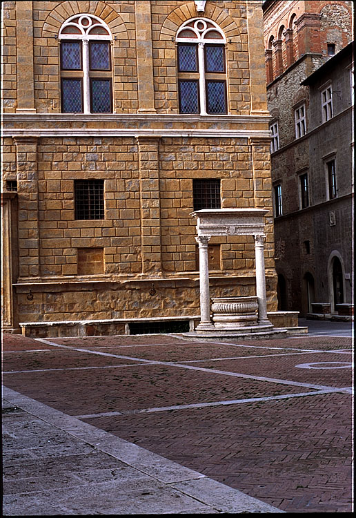 cisterna di Pienza 1 copia.jpg