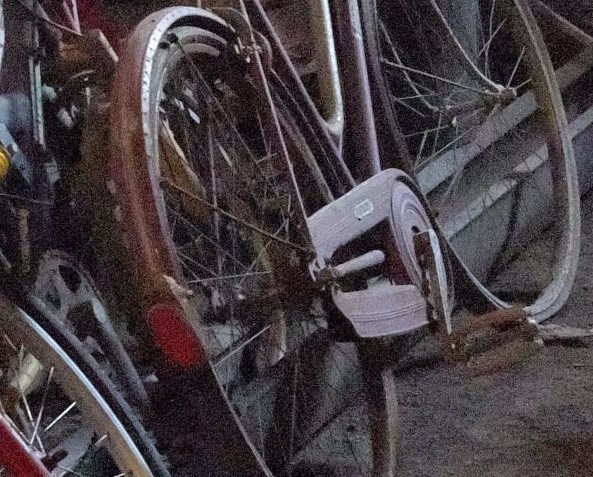 Crop 100% 25600 iso.jpg