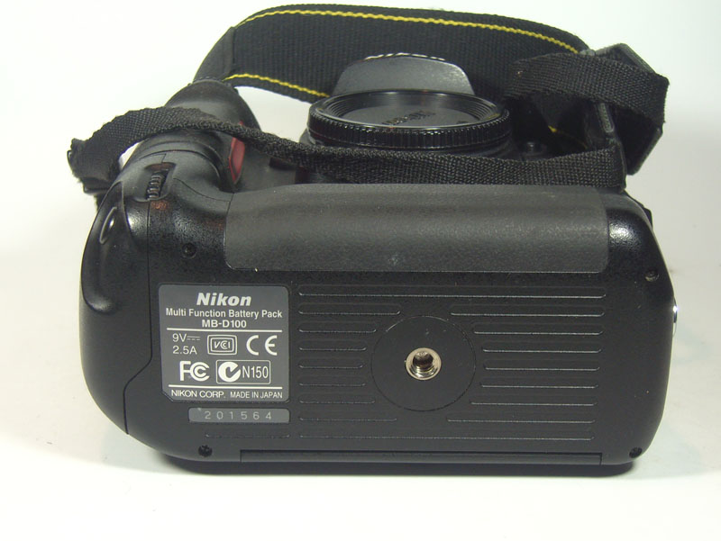 D100MB E.JPG