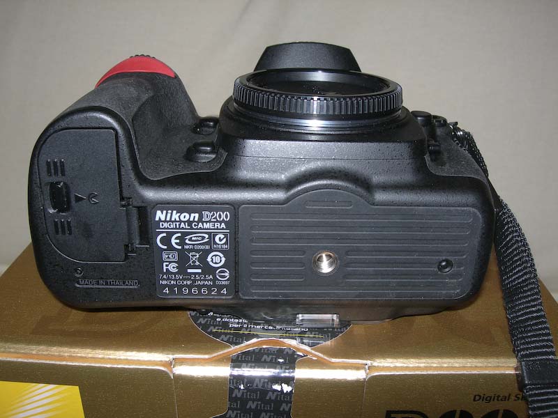 D200-Bottom.jpg