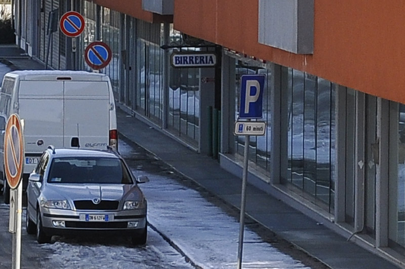 D90.crop.jpg