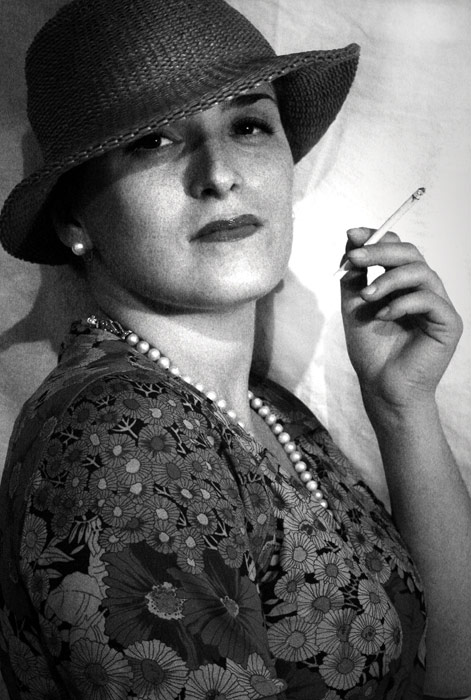 dona-anni-50fumo1bn-piccola.jpg