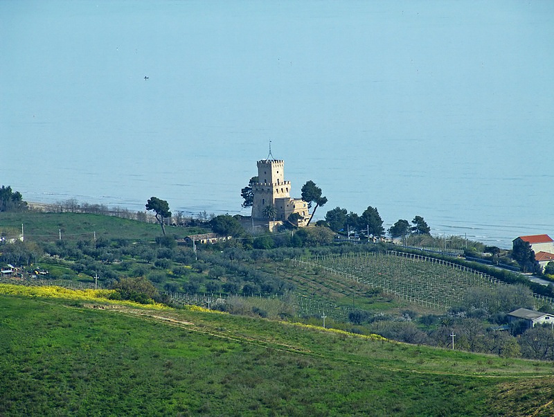 DSCF2310 800.jpg