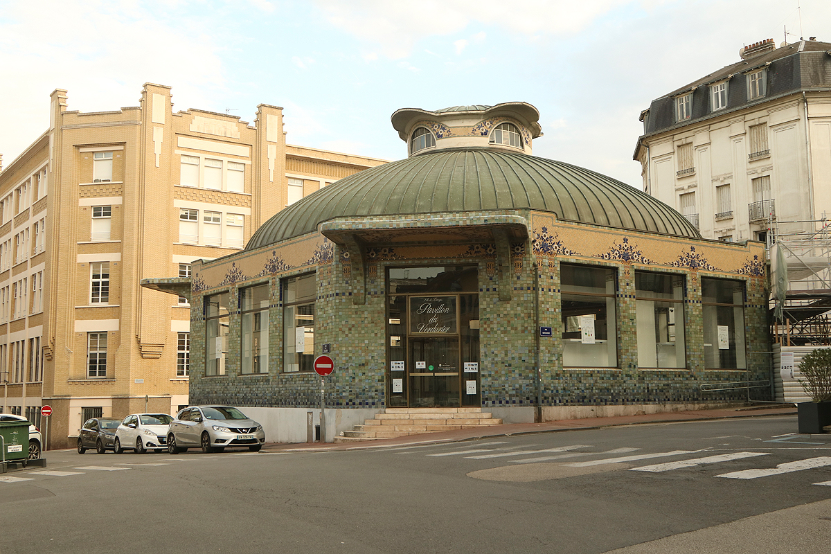 Edificio-in-Francia.jpg