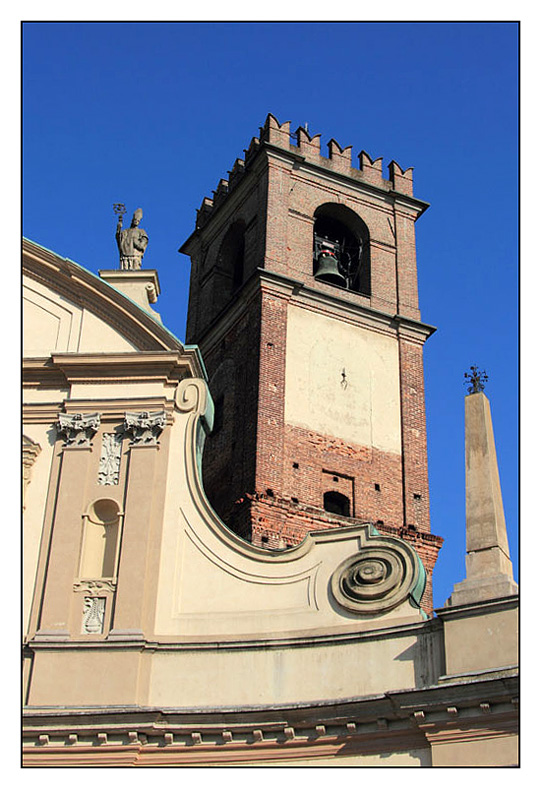 Facciata con campanile.jpg