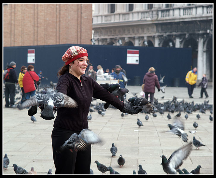 Felici-tra-i-piccioni_1.jpg