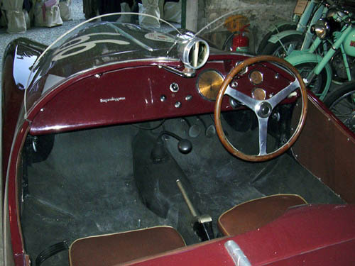 FERRARI la N1 Prima auto di Enzo Ferrari - interno -.jpg