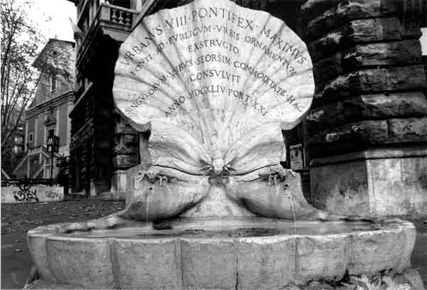 Fontana_delle_Api2.jpg