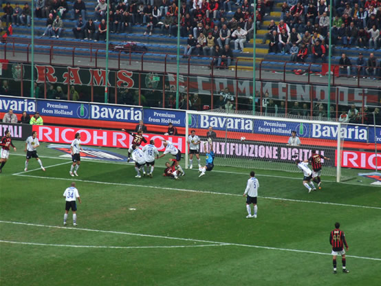 goal_ambrosini_milan_atalanta_07small.jpg