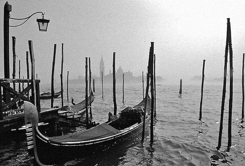 gondole con disturbo e leggera maschera di contrasto.jpg