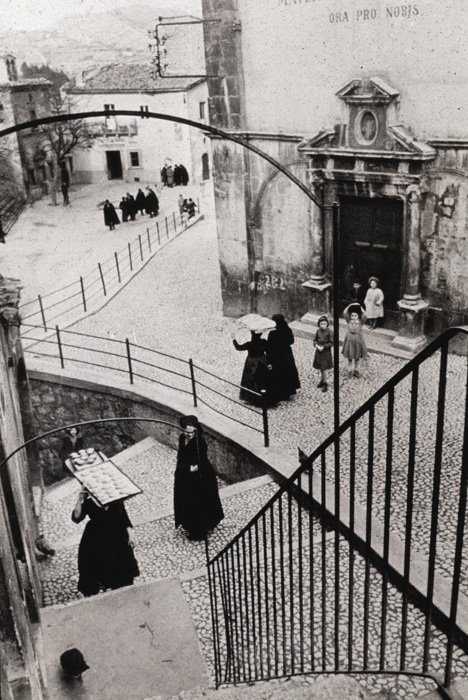 henri-cartier-bresson-scanno-abruzzo-1952.jpg