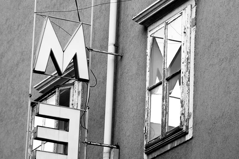 insegna_crop_01_BW_800.jpg