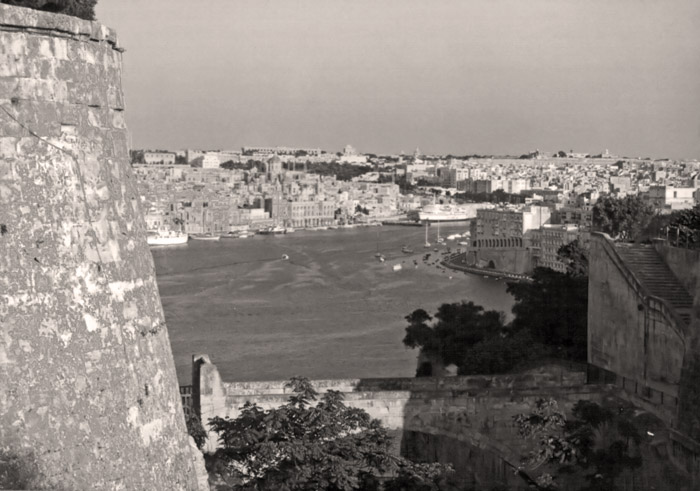 La-Valletta-Skyline-b-w-no-.jpg