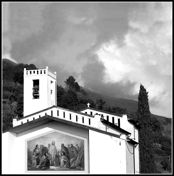 La ChiesaBW.jpg