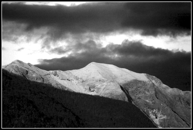 La Montagna Al CrepuscoloBW.jpg
