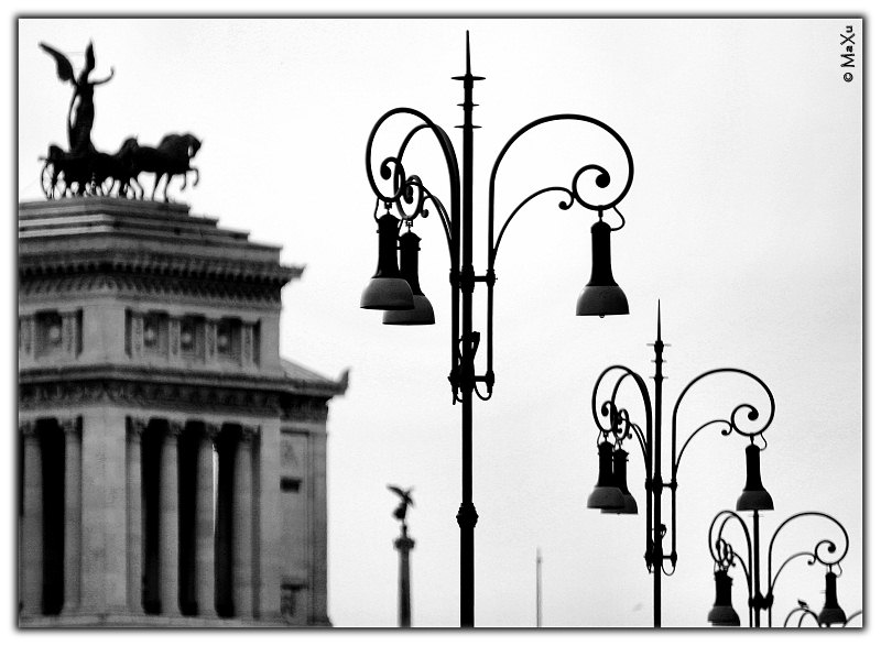 Lampioni e Vittoriano.jpg